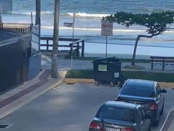 Apartamento quadra mar, 02 quartos, Meia Praia