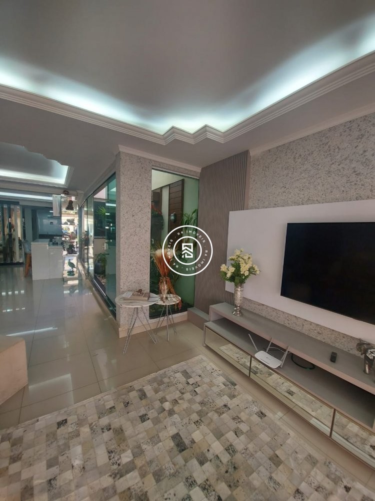 CASA COM 03 SUTES, MOBILIADA E DECORADA