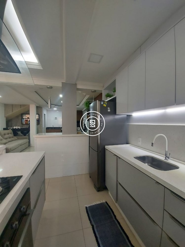 CASA COM 03 SUTES, MOBILIADA E DECORADA