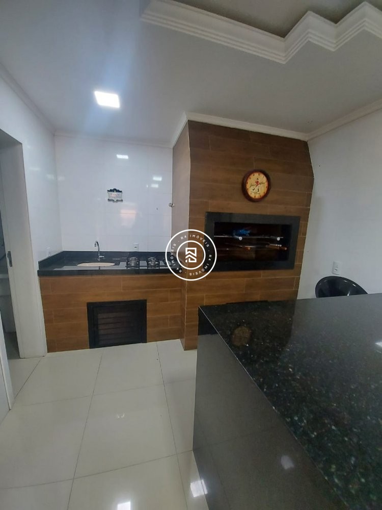 CASA COM 03 SUTES, MOBILIADA E DECORADA