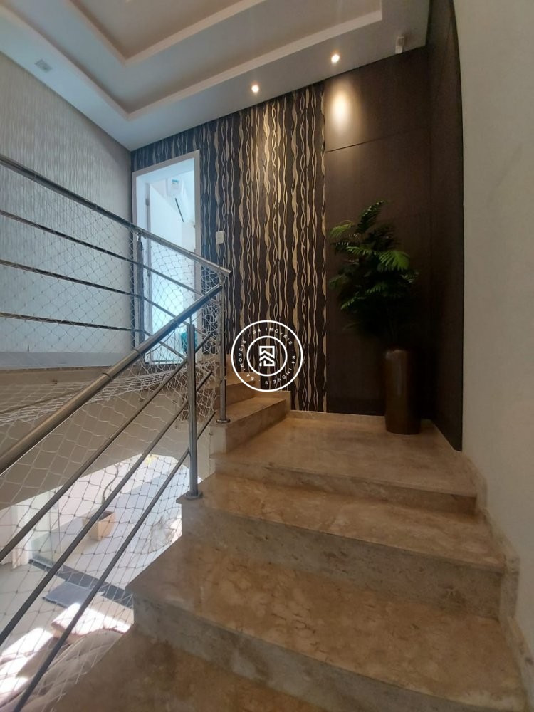 CASA COM 03 SUTES, MOBILIADA E DECORADA