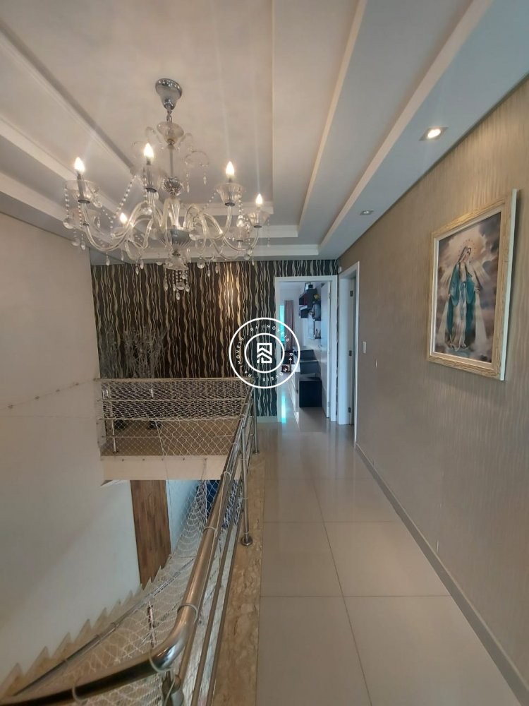 CASA COM 03 SUTES, MOBILIADA E DECORADA