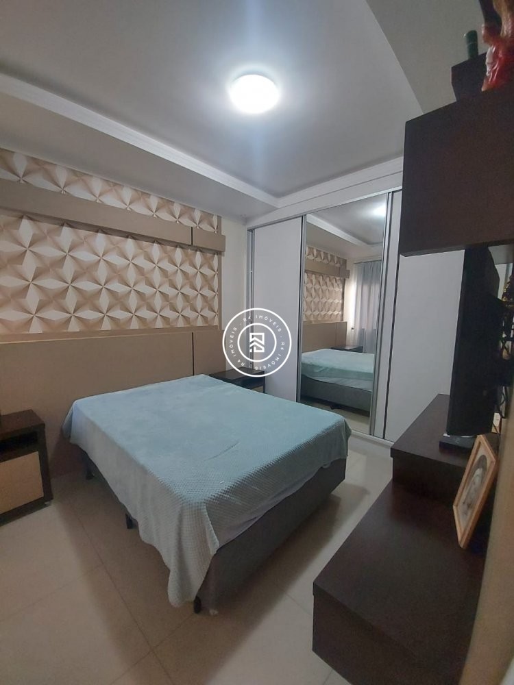 CASA COM 03 SUTES, MOBILIADA E DECORADA