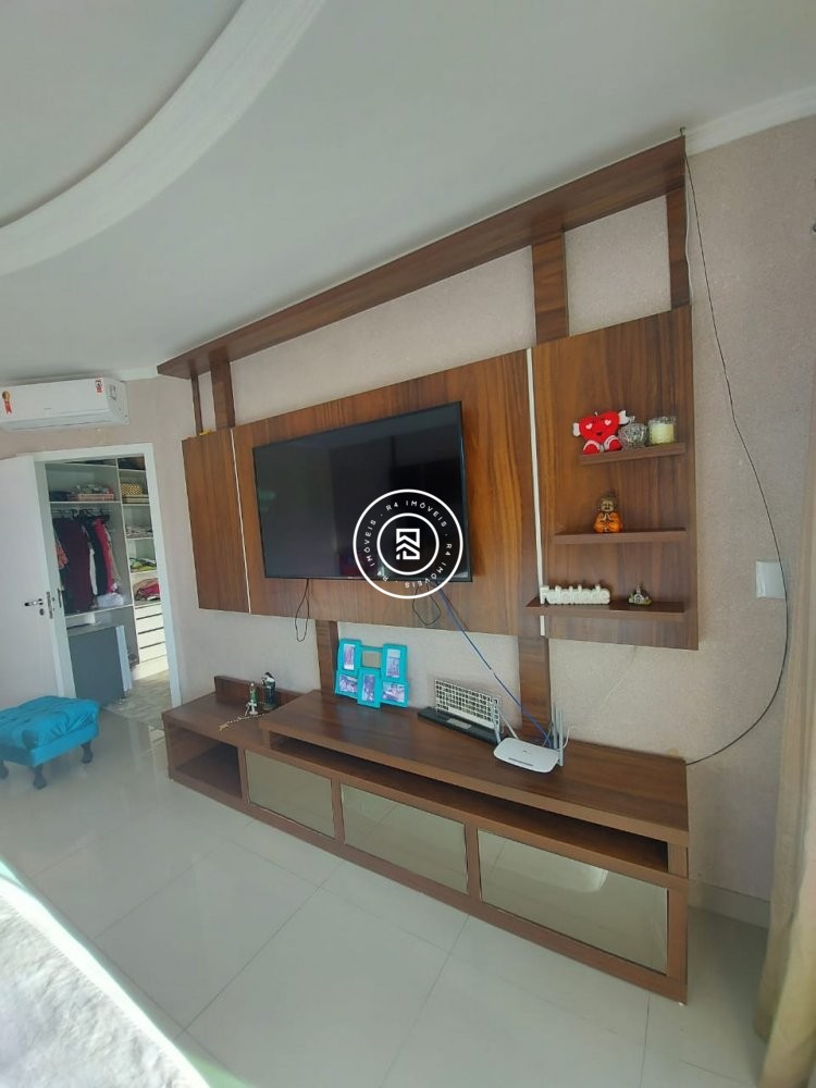 CASA COM 03 SUTES, MOBILIADA E DECORADA