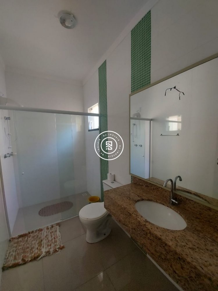 CASA COM 03 SUTES, MOBILIADA E DECORADA