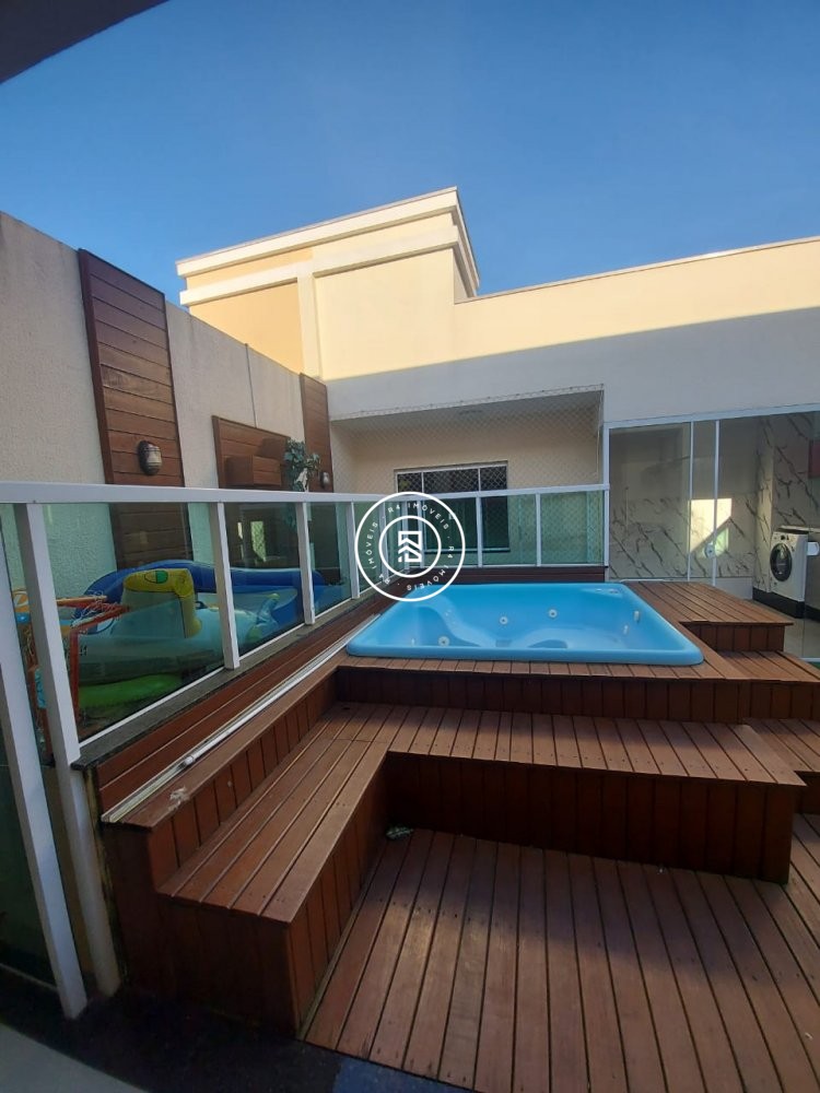 CASA COM 03 SUTES, MOBILIADA E DECORADA