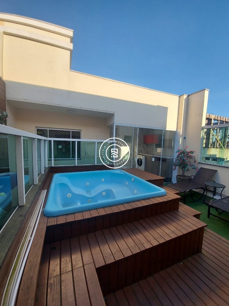 CASA COM 03 SUTES, MOBILIADA E DECORADA