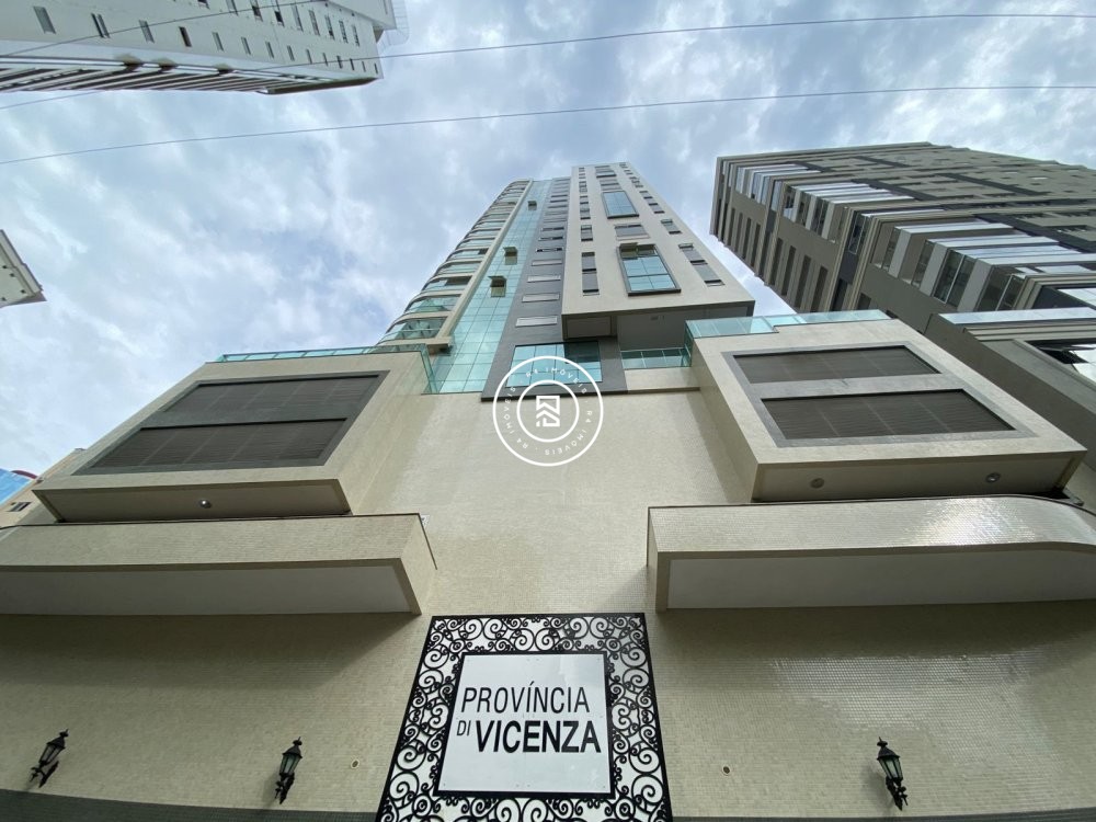 Apto mobiliado e decorado a 300m do Mar