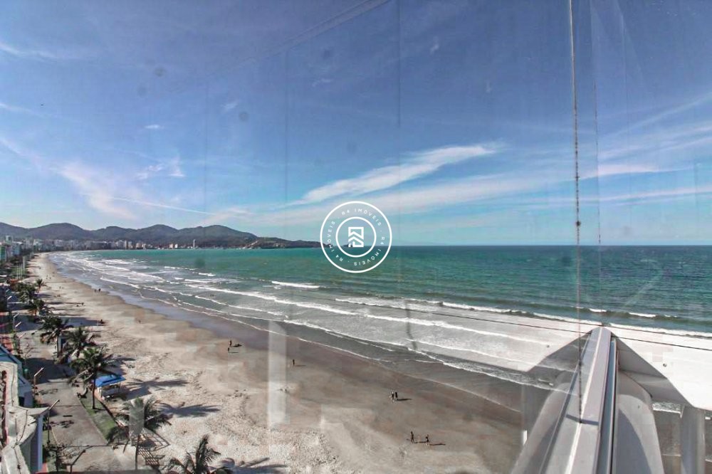 P� NA AREIA COM TR�S SU�TES