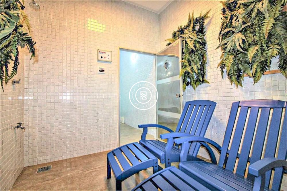 P� NA AREIA COM TR�S SU�TES