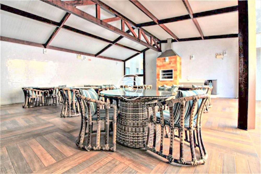 P� NA AREIA COM TR�S SU�TES