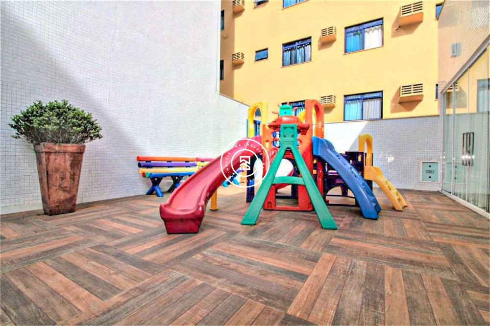 P� NA AREIA COM TR�S SU�TES