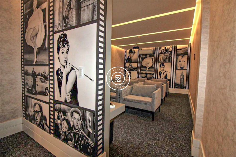 P� NA AREIA COM TR�S SU�TES