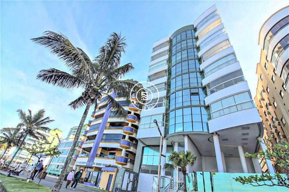 P� NA AREIA COM TR�S SU�TES