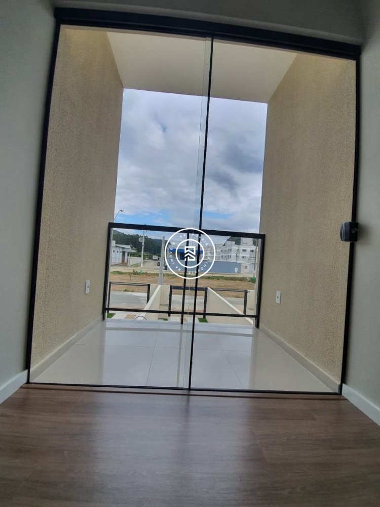 Sobrado Novo em Cambori