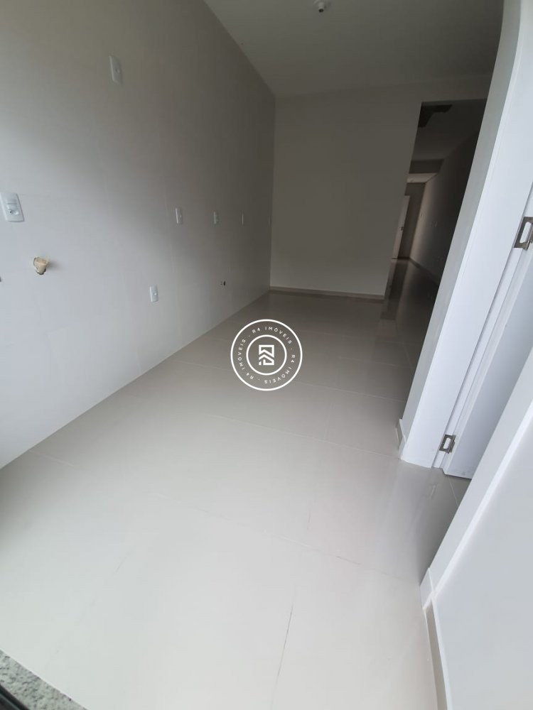 Sobrado Novo em Cambori