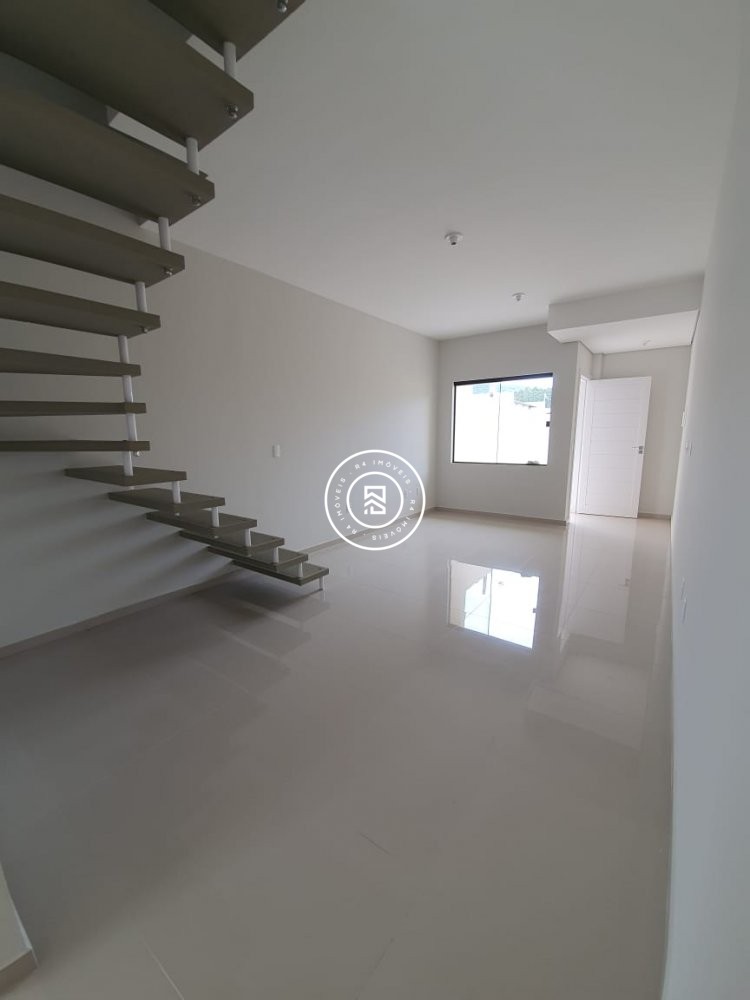 Sobrado Novo em Cambori