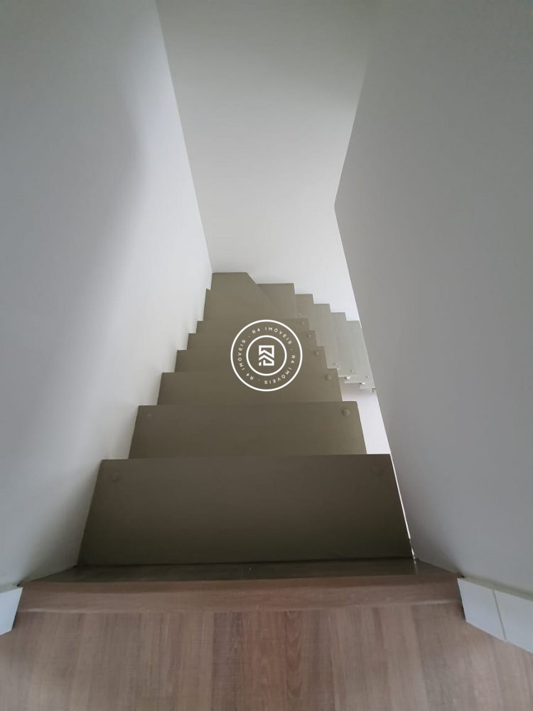 Sobrado Novo em Cambori