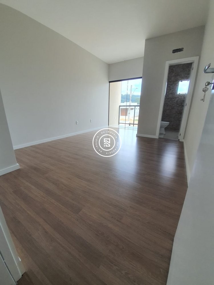 Sobrado Novo em Cambori