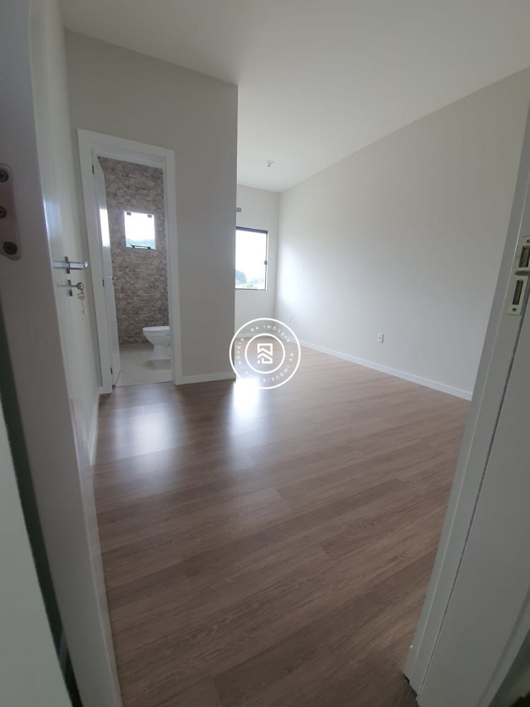 Sobrado Novo em Cambori