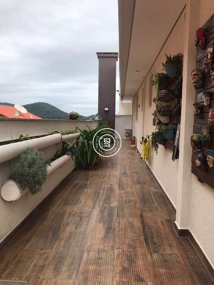 Cobertura com terra�o em Bombinhas