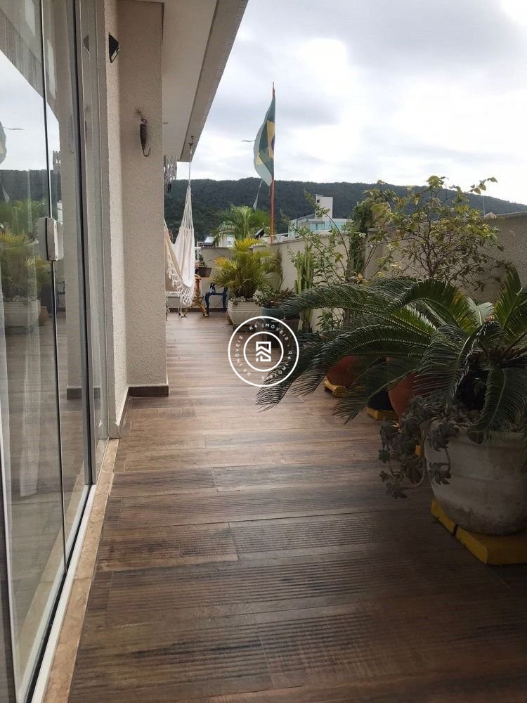 Cobertura com terra�o em Bombinhas