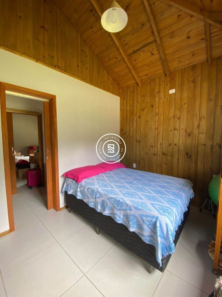 Encantadora Residncia em Bombinhas com 3 Quartos 