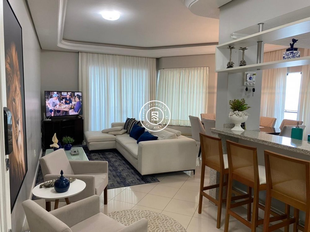 Apartamento mobiliado frente avenida