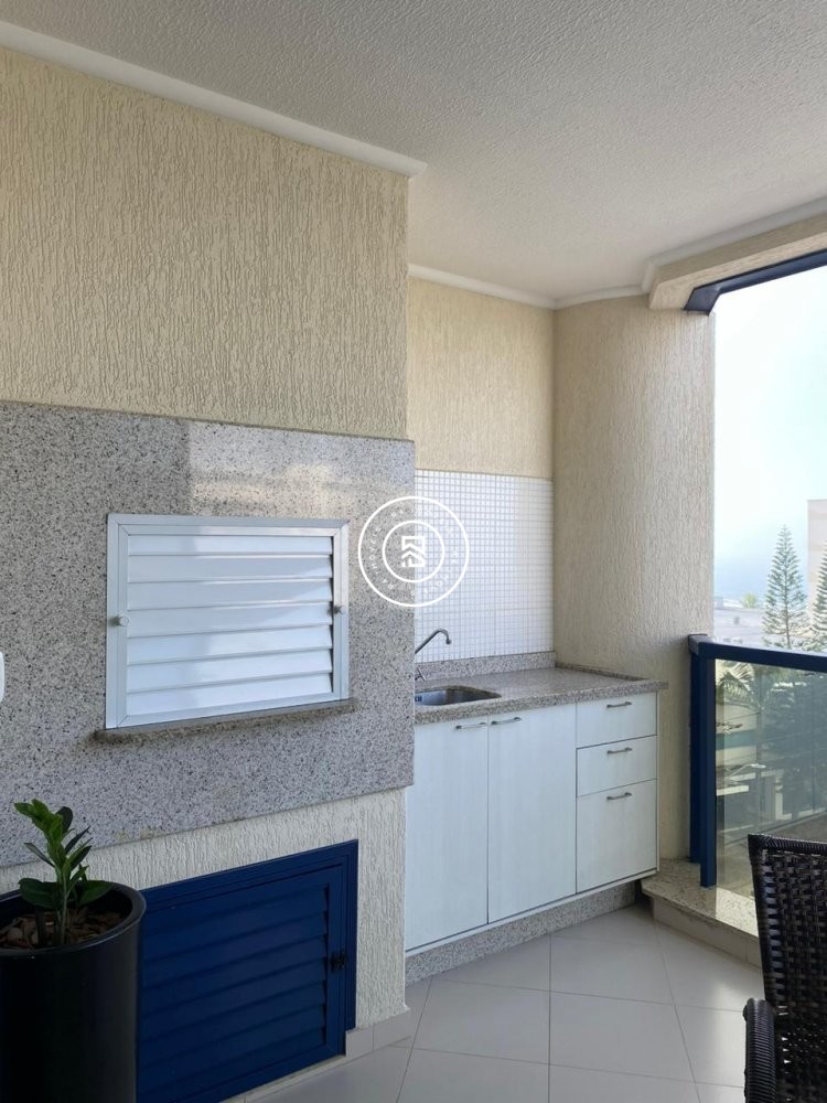 Apartamento mobiliado frente avenida