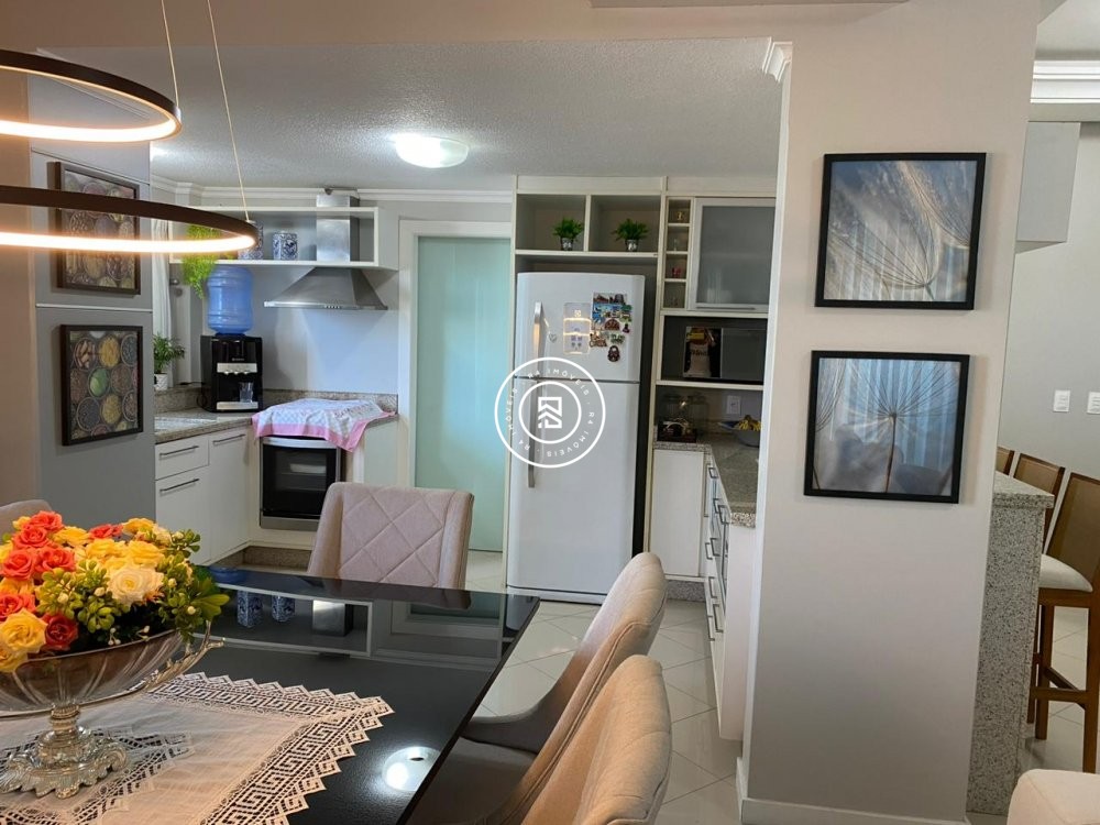 Apartamento mobiliado frente avenida