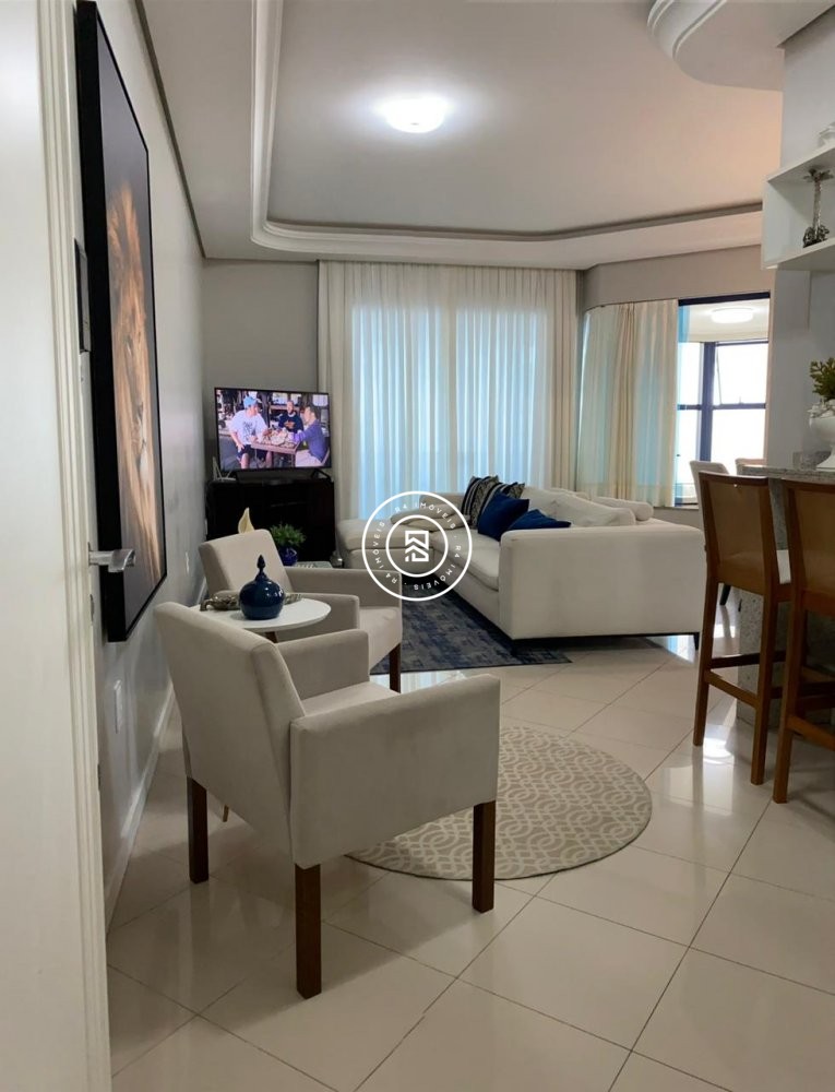 Apartamento mobiliado frente avenida