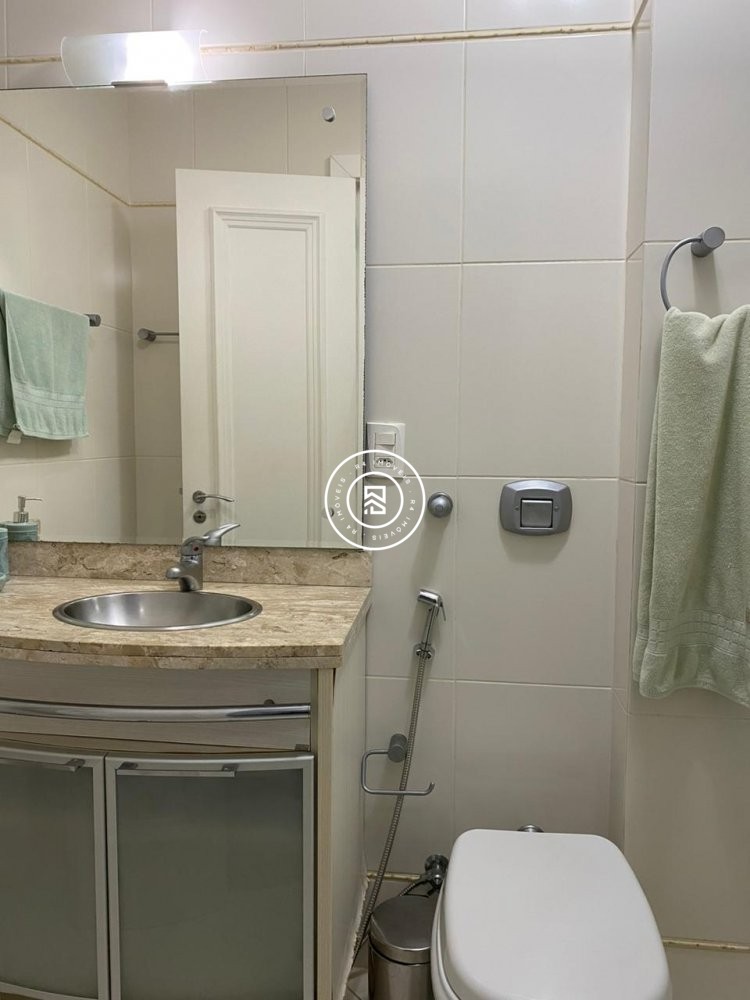 Apartamento mobiliado frente avenida