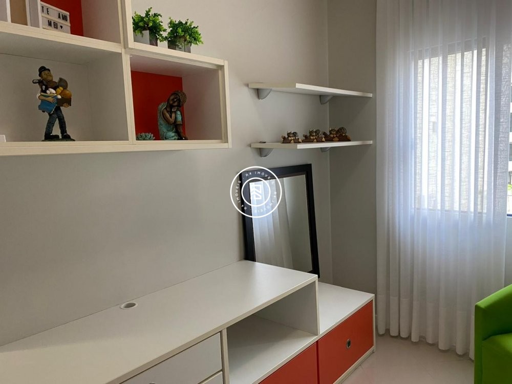 Apartamento mobiliado frente avenida