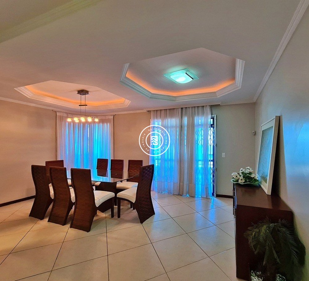 Apartamento Frente Mar 04 Dormit�rios, 02 vagas