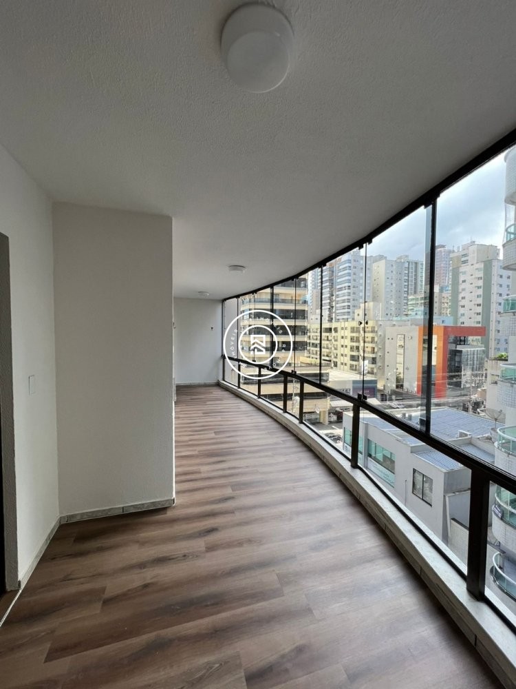 Cobertura Quadra Mar, 03 dormit�rios Meia Praia