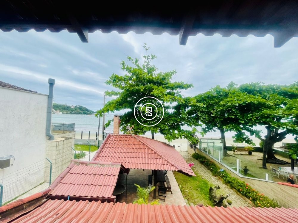Casa Frente Mar Canto da Praia Itapema SC
