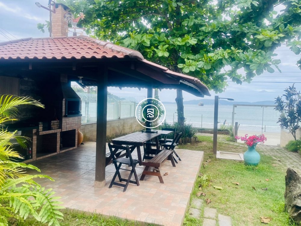 Casa Frente Mar Canto da Praia Itapema SC