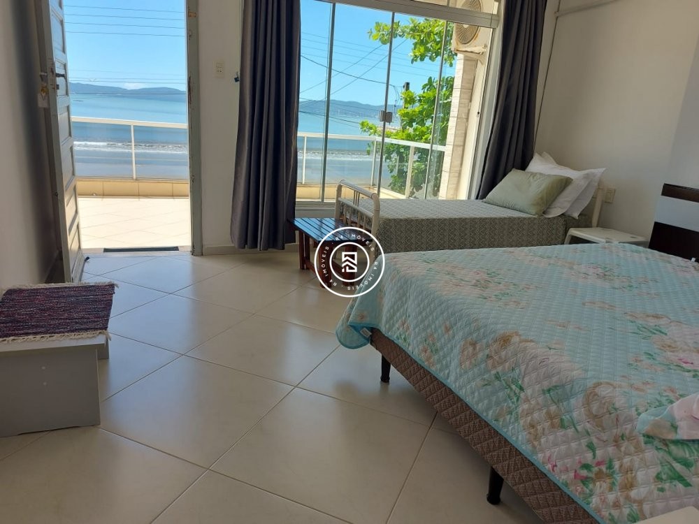 Casa Frente Mar Centro Itapema