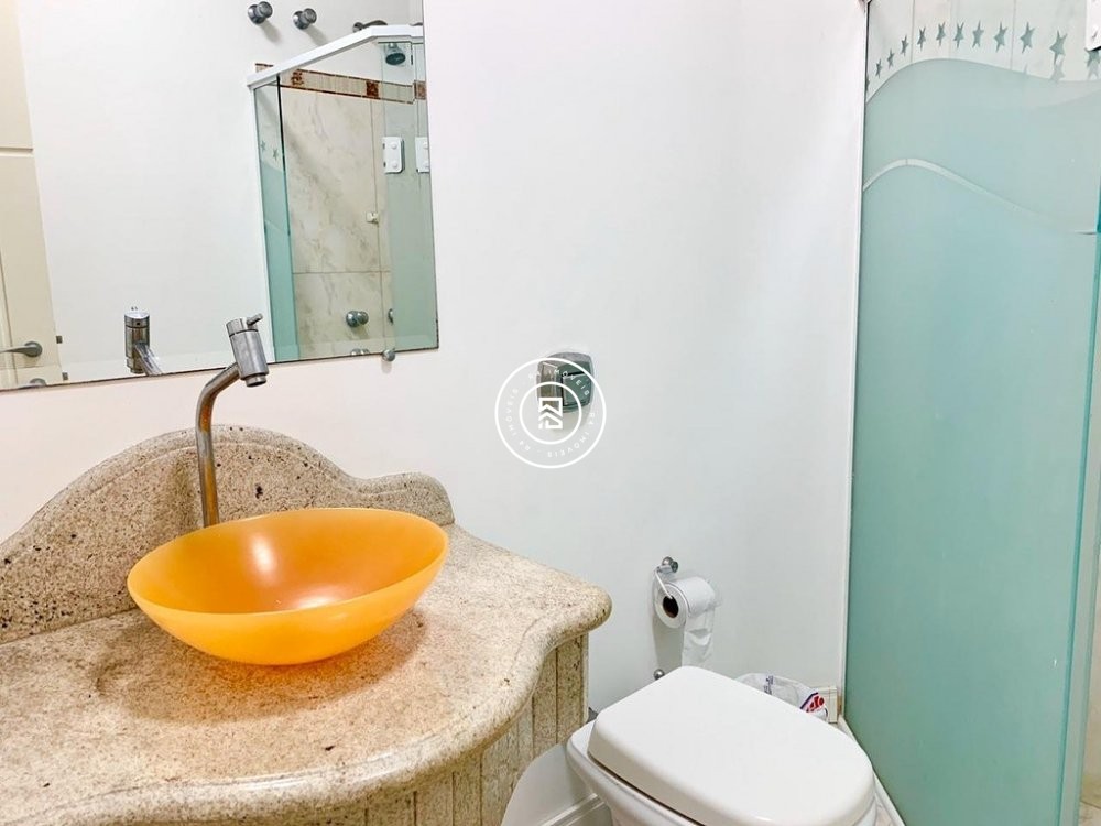 Casa com Piscina no Centro de Itapema SC