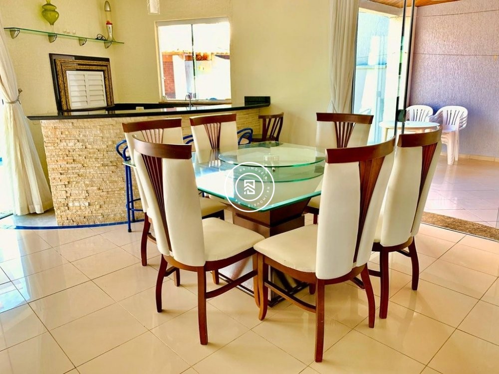 Casa com Piscina no Centro de Itapema SC