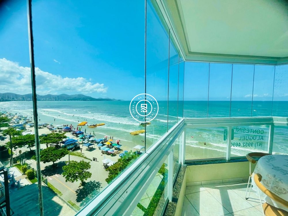 Apartamento Frente Mar em Meia Praia c/ 03 Dormito