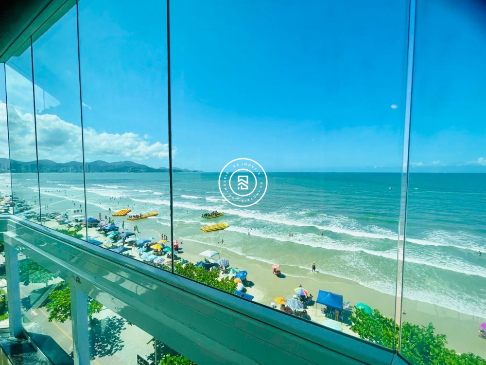 Apartamento Frente Mar em Meia Praia c/ 03 Dormito
