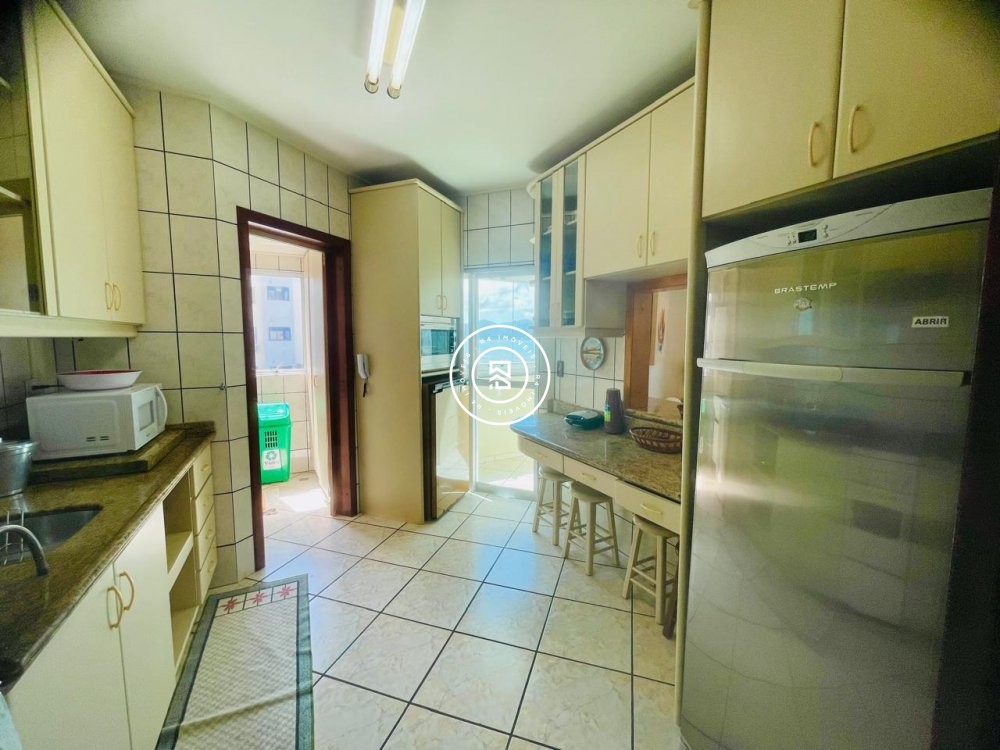 Apartamento Frente Mar em Meia Praia c/ 03 Dormito