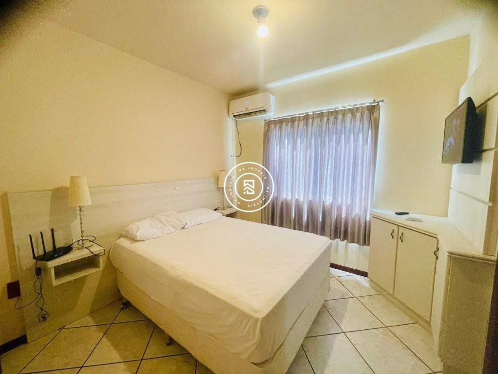 Apartamento Frente Mar em Meia Praia c/ 03 Dormito