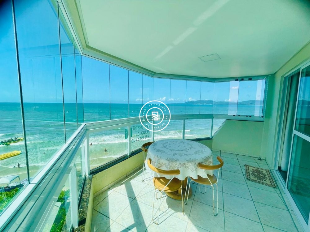 Apartamento Frente Mar em Meia Praia c/ 03 Dormito