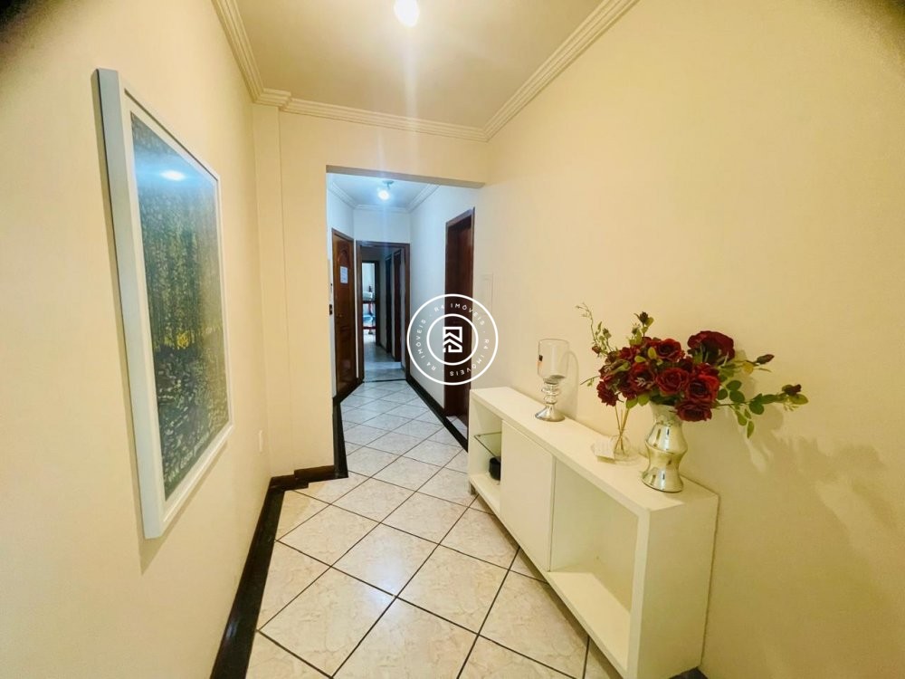 Apartamento Frente Mar em Meia Praia c/ 03 Dormito