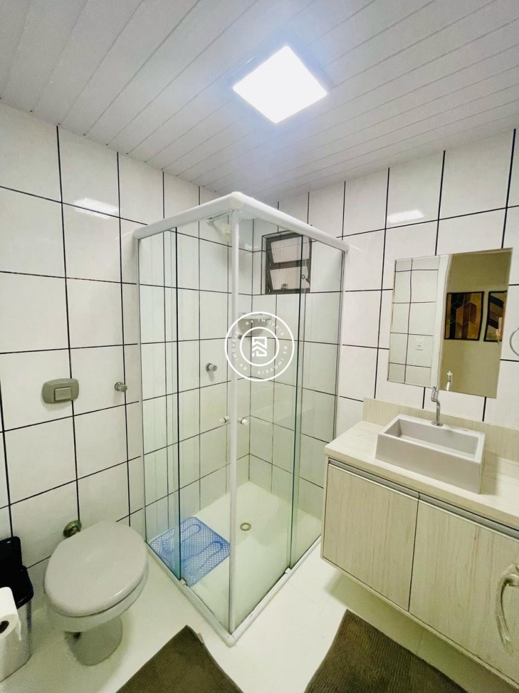 Apto Anual Mobiliado, prox. ao Russi Russi, com 03