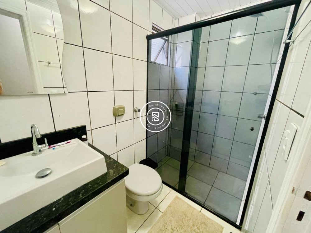 Apto Anual Mobiliado, prox. ao Russi Russi, com 03