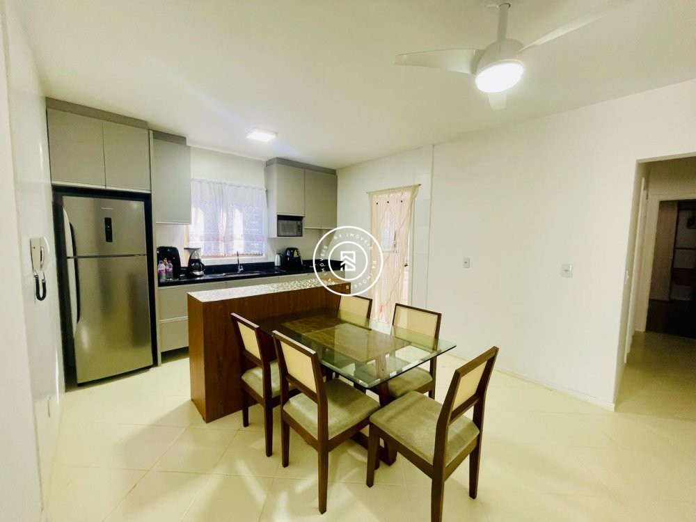 Apto Anual Mobiliado, prox. ao Russi Russi, com 03