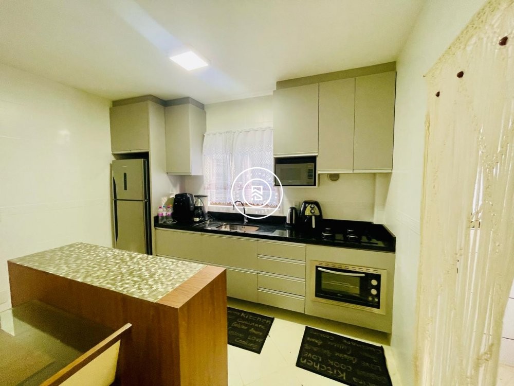 Apto Anual Mobiliado, prox. ao Russi Russi, com 03